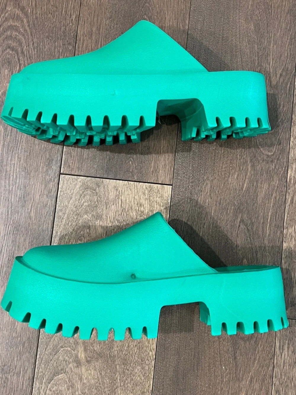 Jeffrey Campbell Bright Green Chunky Slide Clogs - Picture 2 of 4